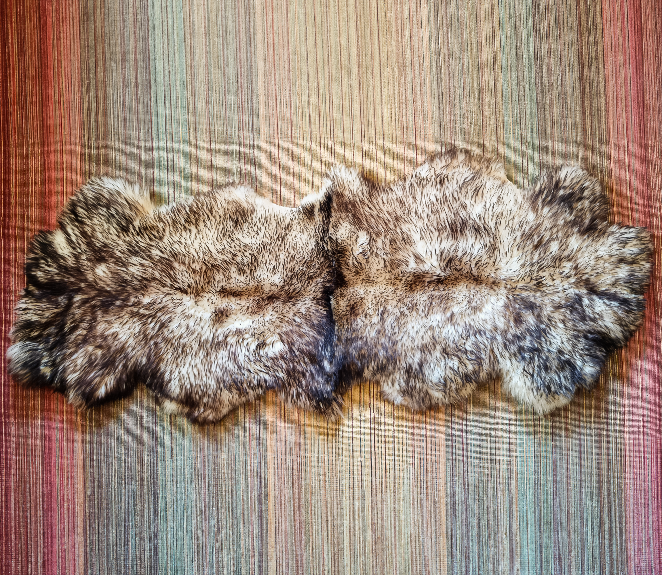 Dywan Naturalny z 2 podpalanych skór owczych 240cm x 90cm